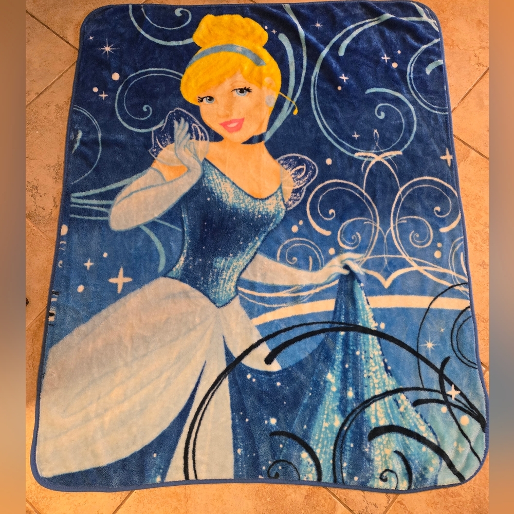Disney Cinderella Blue and White Fleece Throw Blanket